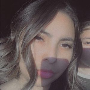 Meet your Posher, Romelia